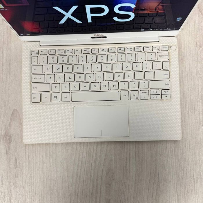 Ультрабук Б-клас Dell XPS 9370 Rose Gold / 13.3" (1920x1080) IPS / Intel Core i5-8250U (4 (8) ядра по 1.6 - 3.4 GHz) / 16 GB DDR3 / 256 GB SSD NVMe / Intel UHD Graphics 620 / WebCam б/в - зображення 7