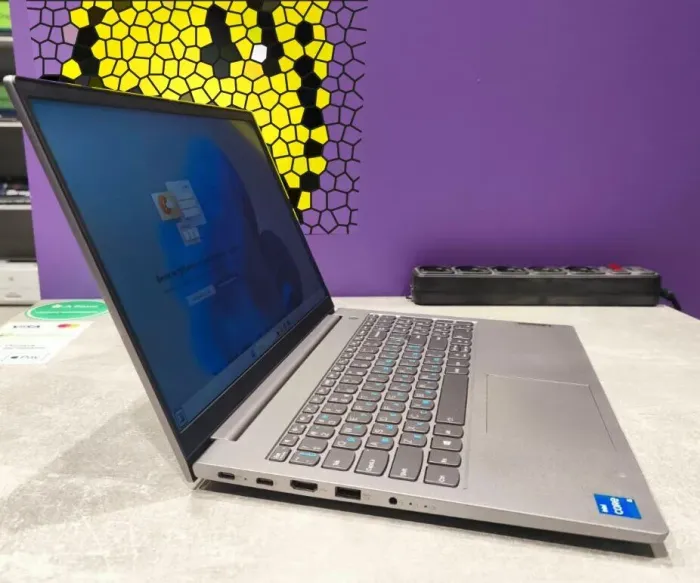 Ультрабук Lenovo ThinkBook 15 G2 ITL / 15.6" (1920x1080) IPS / Intel Core i5-1135G7 (4 (8) ядра по 2.4 - 4.2 GHz) / 8 GB DDR4 / 240 GB SSD / Intel Iris Xe Graphics / WebCam б/в - зображення 3