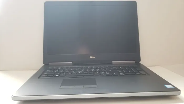 Мобільна робоча станція Б-класу Dell Precision 7720 / 17,3" (1920x1080) IPS / Intel Core i7-7820HQ (4 (8) ядра по 2,9 - 3,9 ГГц) / 32 ГБ DDR4 / 512 ГБ SSD M.2 / nVidia Quadro P5000, 16 ГБ GDDR5X, 256-біт / WebCam б/в - зображення 2
