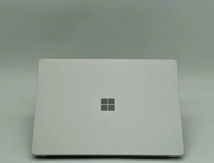 Ультрабук Б-клас Microsoft Surface Laptop 2 1769 / 13.5" (2256x1504) IPS Touch / Intel Core i7-8650U (4 (8) ядра по 1.9 - 4.2 GHz) / 16 GB DDR3 / 480 GB SSD / Intel UHD Graphics 620 / WebCam б/в - зображення 5
