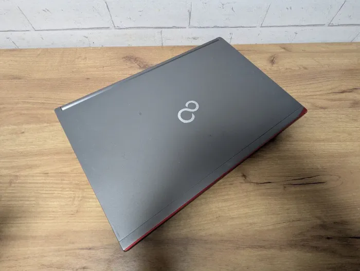 Ноутбук Б-клас Fujitsu LifeBook E756 / 15.6'' (1366x768) TN / Intel Core i5-6300U (2 (4) ядра по 2.4 - 3.0 GHz) / 8 GB DDR4 / 128 GB SSD / Intel HD Graphics 520 / WebCam / Без АКБ б/в - зображення 9