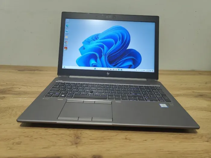 Мобільна робоча станція HP ZBook 15 G5 / 15.6" (1920x1080) IPS / Intel Core i7-8850H (6 (12) ядер по 2.6 - 4.3 GHz) / 32 GB DDR4 / 500 GB SSD / nVidia Quadro P1000, 4 GB GDDR5, 256-bit / WebCam / TouchID / Windows 10 Pro б/в - зображення 3