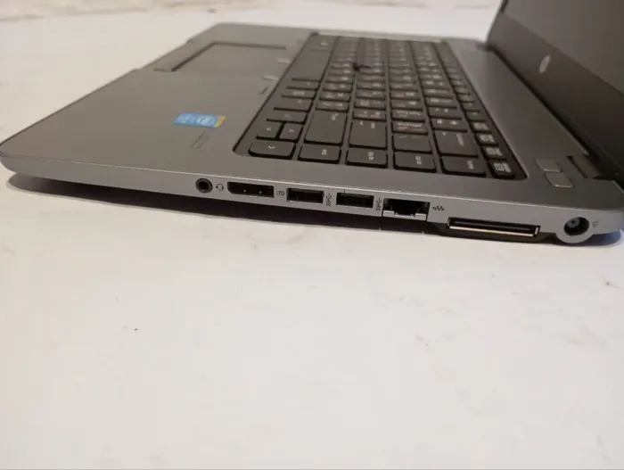 Ноутбук Б-клас HP EliteBook 840 G1 / 14" (1366x768) TN / Intel Core i5-4300U (2 (4) ядра по 1.9 - 2.9 GHz) / 8 GB DDR3 / 256 GB SSD / AMD Radeon HD 8500M, 1 GB DDR3, 64-bit / WebCam б/в - зображення 6