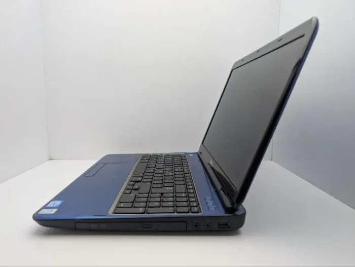 Ноутбук Dell Inspiron N5110 / 15.6" (1366x768) TN / Intel Core i3-2310M (2 (4) ядра по 2.1 GHz) / 6 GB DDR3 / 320 GB HDD / Intel HD Graphics 3000 / WebCam / DVD-ROM б/в - зображення 5