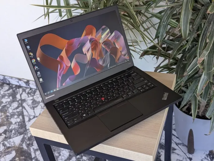 Ноутбук Б-клас Lenovo ThinkPad T440s / 14" (1600x900) TN / Intel Core i5-4300U (2 (4) ядра по 1.9 - 2.9 GHz) / 8 GB DDR3 / 128 GB SSD / Intel HD Graphics 4400 / WebCam б/в - зображення 5