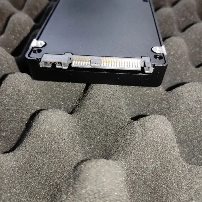 Твердотільний накопичувач SSD Samsung PM1635a / 2.5" / 800 GB / SAS 12G / 3 DWPD б/в - зображення 3