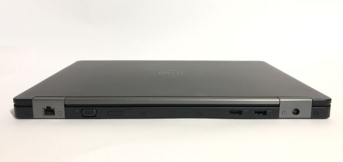 Ноутбук Б-клас Dell Latitude E5570 / 15.6" (1366x768) TN / Intel Core i3-6100U (2 (4) ядра по 2.3 GHz) / 8 GB DDR4 / 128 GB SSD / Intel HD Graphics 520 / WebCam б/в - зображення 3