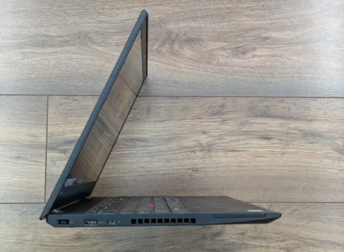 Ноутбук Lenovo Thinkpad P51s / 15.6" (1920x1080) IPS / Intel Core i7-7600U (2 (4) ядра по 2.8 - 3.9 GHz) / 8 GB DDR4 / 256 GB SSD / nVidia Quadro M520, 2 GB GDDR5, 64-bit / WebCam / Win 10 Pro б/в - зображення 4