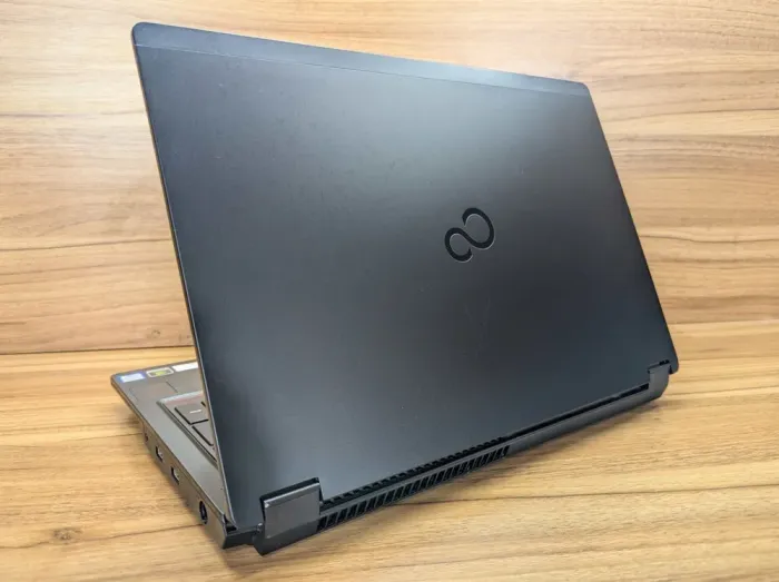 Мобільна робоча станція Б-клас Fujitsu Celsius H780 / 15.6" (1920x1080) IPS / Intel Core i7-8750H (6 (12) ядер по 2.2 - 4.1 GHz) / 32 GB DDR4 / 512 GB SSD / nVidia Quadro P600, 4 GB GDDR5, 128-bit / 4G / HDMI / WebCam / Windows 10 б/в - зображення 6