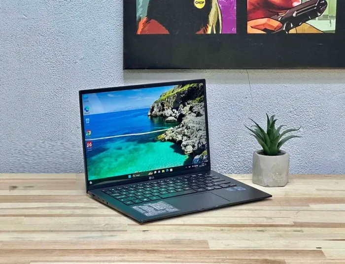 Ультрабук LG Gram 14Z90P / 14" (1920x1080) IPS / Intel Core i7-1165G7 (4 (8) ядра по 2.8 - 4.7 GHz) / 8 GB DDR4 / 512 GB SSD / Intel Iris Xe Graphics / WebCam / Win 11 Home б/в - зображення 3