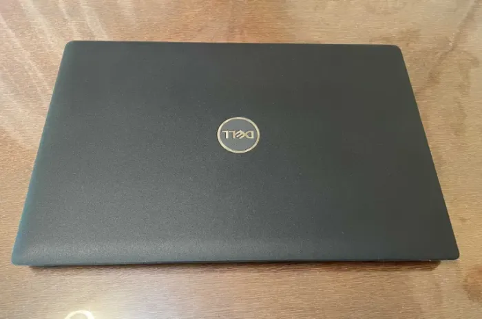 Ультрабук Dell Latitude 3520 / 15.6" (1366x768) TN / Intel Core i5-1135G7 (4 (8) ядра по 2.4 - 4.2 GHz) / 8 GB DDR4 / 256 GB SSD / Intel Iris Xe Graphics / WebCam б/в - зображення 3