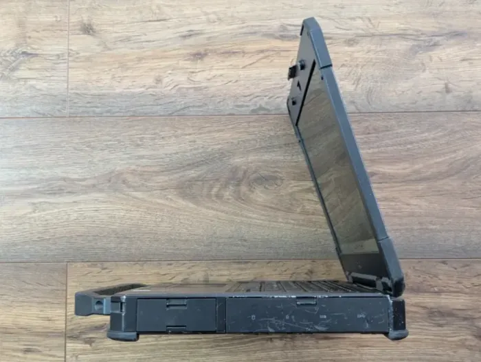 Захищений ноутбук Б-клас Dell Latitude 5424 Rugged / 14" (1920x1080) IPS / Intel Core i5-8350U (4 (8) ядра по 1.7 - 3.6 GHz) / 8 GB DDR4 / 256 GB SSD / Intel UHD Graphics 620 / WebCam / Windows 11 б/в - зображення 5