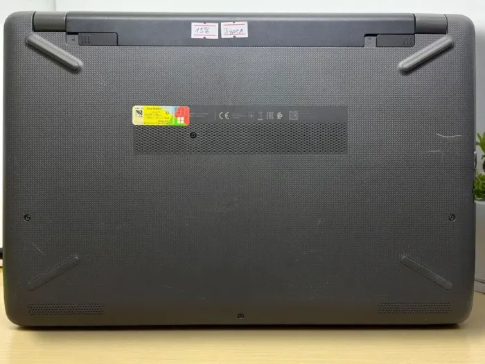 Ноутбук Б-клас HP 250 G6 / 15.6" (1920x1080) TN / Intel Core i3-6006U (2 (4) ядра по 2.0 GHz) / 8 GB DDR4 / 120 GB SSD / Intel HD Graphics 520 / WebCam б/в - зображення 2