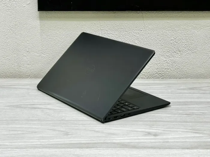 Ультрабук Б-клас Dell Vostro 3520 / 15.6" (1920x1080) IPS / Intel Core i5-1235U (10 (12) ядер по 3.3 - 4.4 GHz) / 16 GB DDR4 / 512 GB SSD M.2 / Intel Iris Xe Graphics / WebCam / Win 11 Pro б/в - зображення 5