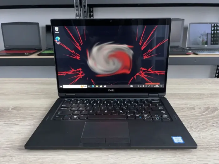 Ультрабук Б-клас Dell Latitude 7390 / 13.3" (1920x1080) TN / Intel Core i3-8130U (2 (4) ядра по 2.2 - 3.4 GHz) / 4 GB DDR3 / 512 GB SSD / Intel UHD Graphics 620 / WebCam / HDMI б/в - зображення 2