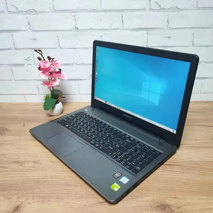 Ноутбук Medion Akoya P6659 / 15.6" (1920x1080) TN / Intel Core i5-6200U (2 (4) ядра по 2.3 - 2.8 GHz) / 12 GB DDR3 / 128 GB SSD + 320 GB HDD / nVidia GeForce 930M, 2 GB GDDR3, 64-bit / WebCam / DVD-ROM б/в - зображення 4