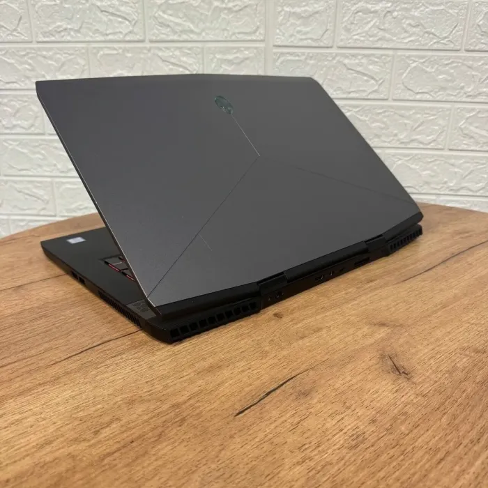Ігровий ноутбук Б-клас Dell Alienware m17 / 17.3" (1920x1080) IPS / Intel Core i7-8750H (6 (12) ядер по 2.2 - 4.1 GHz) / 16 GB DDR4 / 128 GB SSD NVMe + 1000 GB HDD / nVidia GeForce RTX 2070 Max-Q, 8 GB GDDR6, 256-bit / WebCam б/в - зображення 6