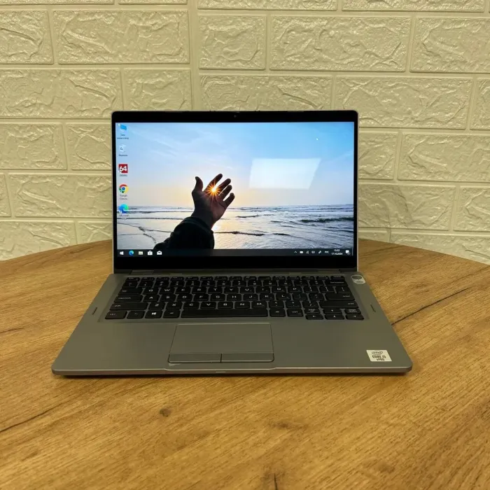 Ультрабук-трансформер Dell Latitude 5310 2-in-1 / 13.3" (1920x1080) IPS Touch / Intel Core i5-10310U (4 (8) ядра по 1.7 - 4.4 GHz) / 8 GB DDR4 / 256 GB SSD NVMe / Intel UHD Graphics / WebCam б/в - зображення 2