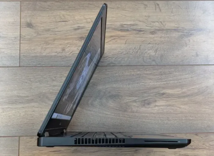 Ноутбук Dell Latitude E5570 / 15.6" (1920x1080) IPS / Intel Core i5-6300U (2 (4) ядра по 2.4 - 3 GHz) / 8 GB DDR4 / 256 GB SSD / HD Graphics 520 / WebCam б/в - зображення 4