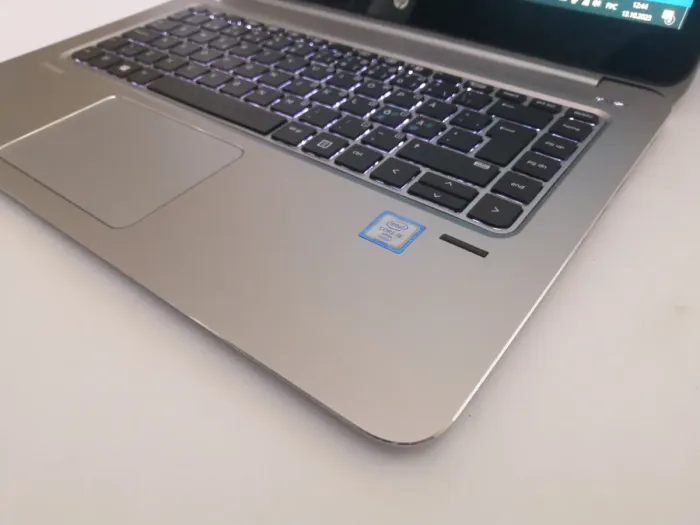 Ноутбук Б-клас HP EliteBook 1040 G3 / 14" (2560x1440) IPS / Intel Core i5-6300U (2 (4) ядра по 2.5 - 3.0 GHz) / 8 GB DDR4 / 256 GB SSD / Intel HD Graphics 520 / WebCam / HDMI / Windows 10 Pro б/в - зображення 4