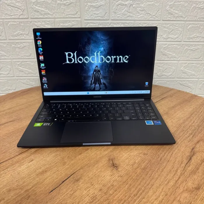 Ігровий ноутбук Samsung Galaxy Book Odyssey NP762XDA / 15.6" (1920x1080) IPS / Intel Core i7-11600H (6 (12) ядер по 2.5 - 4.6 GHz) / 16 GB DDR4 / 512 GB SSD / nVidia GeForce RTX 3050 Ti, 4 GB GDDR6, 128-bit / WebCam б/в - зображення 2