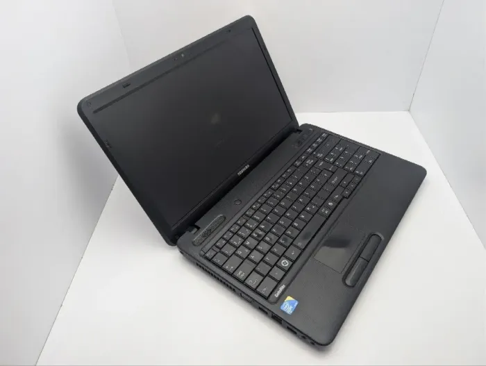 Ноутбук Toshiba Satellite C650 / 15.6" (1366x768) TN / Intel Pentium T4500 (2 (4) ядра по 2.3 GHz) / 6 GB DDR3 / 320 GB HDD / Intel HD Graphics / WebCam / DVD-ROM б/в - зображення 6