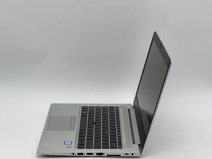 Ультрабук HP EliteBook 830 G6 / 13.3" (1920x1080) IPS Touch / Intel Core i5-8365U (4 (8) ядра по 1.6 - 4.1 GHz) / 16 GB DDR4 / 240 GB SSD / Intel UHD Graphics 630 / WebCam б/в - зображення 4