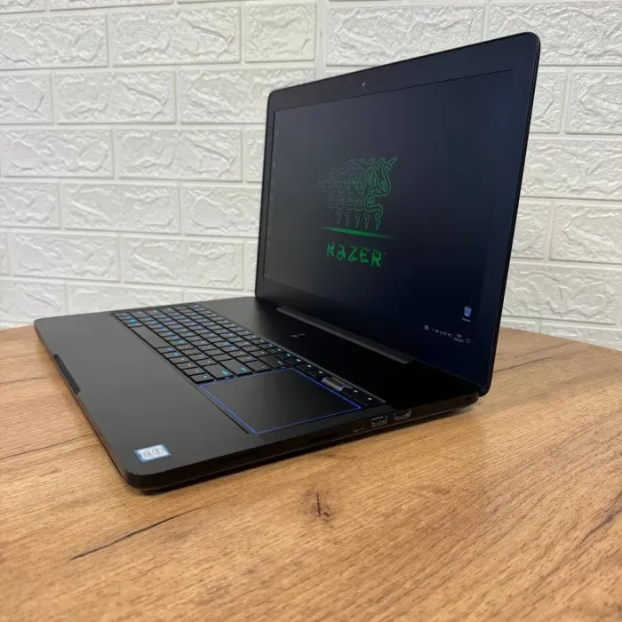 Ігровий ноутбук Б-клас Razer Blade 17 RZ09-0220 / 17.3" (1920x1080) IPS / Intel Core i7-7700HQ (4 (8) ядра по 2.8 - 3.8 GHz) / 16 GB DDR4 / 500 GB SSD / nVidia GeForce GTX 1060, 6 GB GDDR5, 192-bit / WebCam б/в - зображення 5