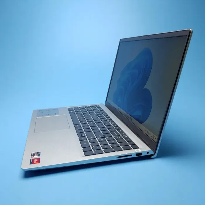 Ультрабук Dell Inspiron 15 3525 / 15.6" (1920x1080) IPS / AMD Ryzen 5 5625U (6 (12) ядер по 2.3 - 4.3 GHz) / 8 GB DDR4 / 512 GB SSD / AMD Radeon Vega 7 Graphics / WebCam / Win 11 Home б/в - зображення 5