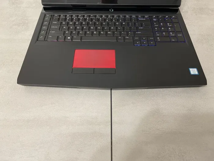 Ігровий ноутбук Dell Alienware 17 R4 / 17,3" (1920x1080) IPS / Intel Core i7-7700HQ (4 (8) ядра по 2,8 - 3,8 ГГц) / 16 ГБ DDR4 / 512 ГБ SSD + 1000 ГБ HDD / nVidia GeForce GTX 1070, 8 ГБ GDDR5, 256-біт / WebCam б/в - зображення 4