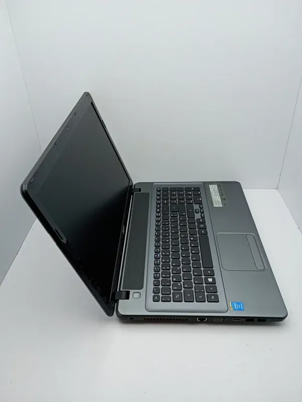 Ноутбук Acer Aspire E1-731 / 15.6" (1366x768) TN / Intel Pentium 2020M (2 ядра по 2.4 GHz) / 6 GB DDR3 / 320 GB HDD / Intel HD Graphics 2500 / WebCam б/в - зображення 3