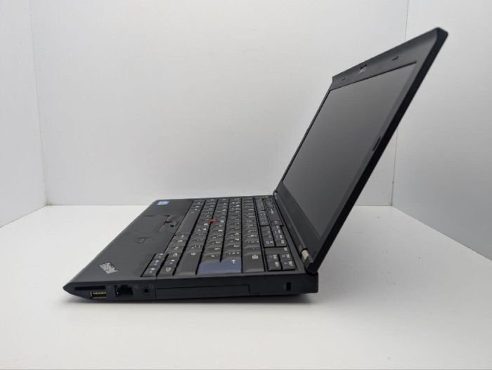 Нетбук Lenovo ThinkPad X220 / 12.5" (1366x768) TN / Intel Core i5-2520M (2 (4) ядра по 2.5 - 3.2 GHz) / 8 GB DDR3 / 500 GB HDD / Intel HD Graphics 3000 / WebCam б/в - зображення 5
