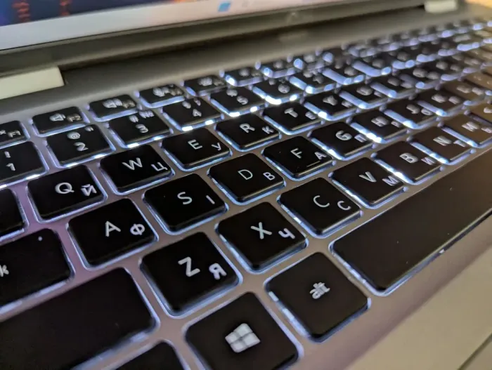 Ультрабук Б-клас Dell Precision 3560 / 15.6" (1920x1080) IPS / Intel Core i5-1145G7 (4 (8) ядра по 2.6 - 4.4 GHz) / 8 GB DDR4 / 256 GB SSD / Intel Iris Xe Graphics / WebCam / Windows 11 б/в - зображення 6