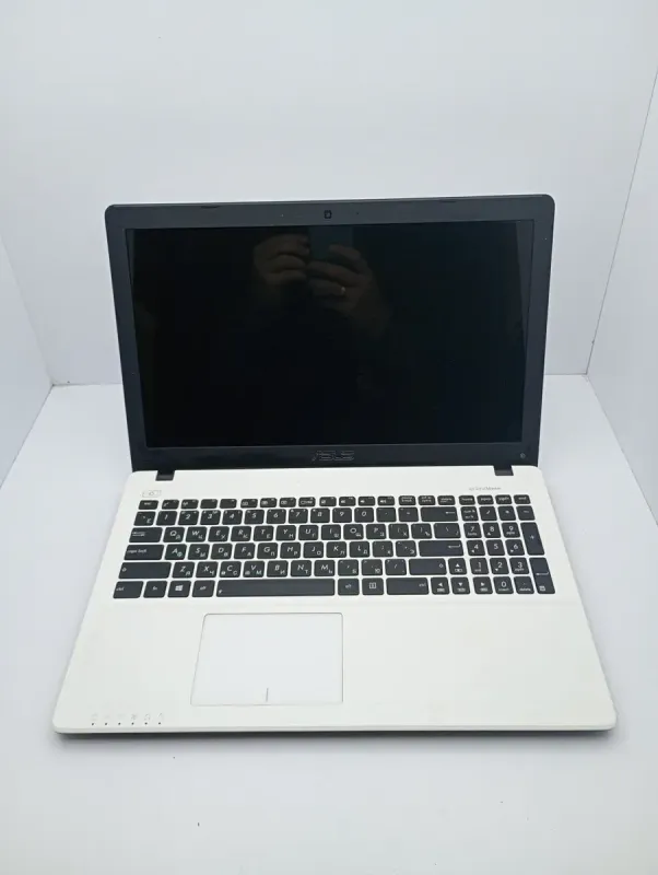 Ноутбук Asus X550C / 15.6" (1366x768) TN / Intel Core i3-3217U (2 (4) ядра по 1.8 GHz) / 8 GB DDR3 / 500 GB HDD / nVidia GeForce GT 720M, 2 GB GDDR3, 64-bit / WebCam / HDMI б/в - зображення 2