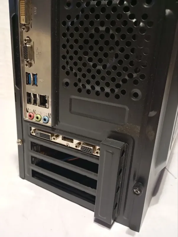 ПК Б-клас QUBE QB05M Tower / AMD Athlon X4 840 (4 ядра по 3.1 - 3.8 GHz) / 8 GB DDR3 / 500 GB HDD / AMD Radeon R7 240, 2 GB DDR3, 128-bit / 400W б/в - зображення 7