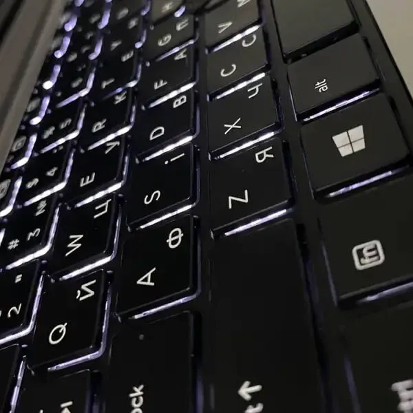 Ноутбук Б-клас HP ProBook 650 G2 / 15.6" (1920x1080) TN / Intel Core i5-6300U (2 (4) ядра по 2.4 - 3.0 GHz) / 16 GB DDR4 / 240 GB SSD / Intel HD Graphics 520 / WebCam / Fingerprint б/в - зображення 6