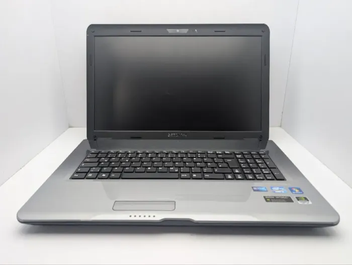 Ноутбук Medion Akoya P7624 / 17.3" (1600x900) TN / Intel Core i5-2450M (2 (4) ядра по 2.5 - 3.1 GHz) / 6 GB DDR3 / 1000 GB HDD / nVidia GeForce GT 630M, 1 GB GDDR3, 128-bit / WebCam / АКБ не тримає б/в - зображення 3