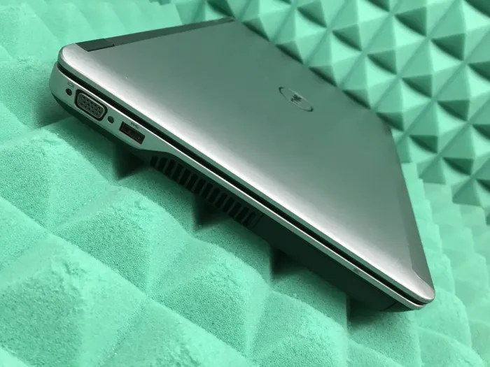 Ноутбук Dell Latitude E6440 / 14" (1920x1080) IPS / Intel Core i5-4310M (2 (4) ядра по 2.7 - 3.4 GHz) / 8 GB DDR3 / 256 GB SSD / Intel HD Graphics 4600 / WebCam / Windows 10 б/в - зображення 7