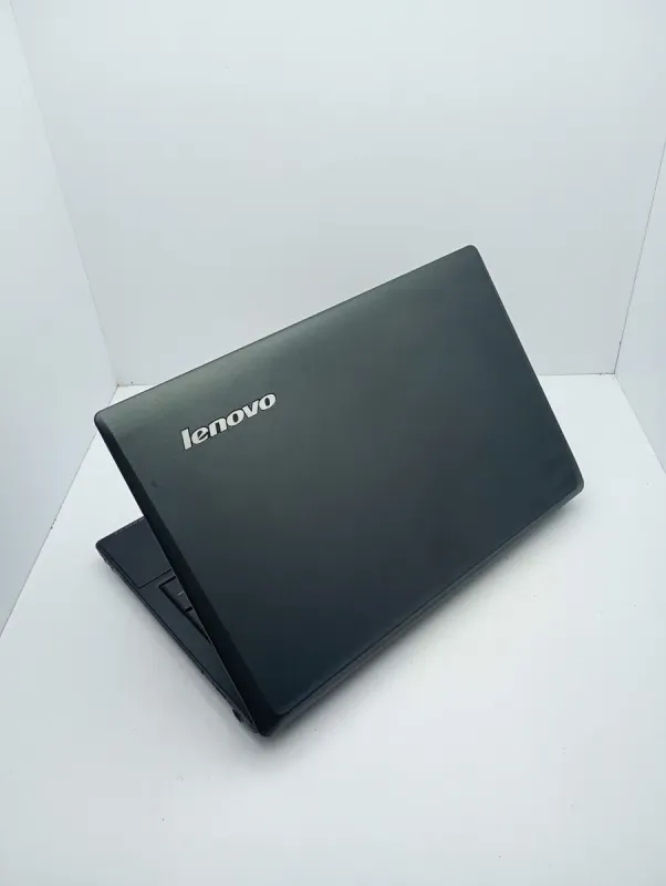 Ноутбук Lenovo G560 / 15.6" (1366x768) TN / Intel Core i3-370M (2 (4) ядра по 2.4 GHz) / 6 GB DDR3 / 320 GB HDD / Intel HD Graphics / WebCam б/в - зображення 7
