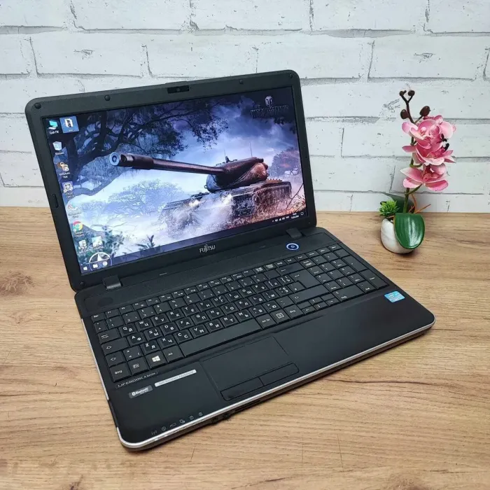 Ноутбук Б-клас Fujitsu LifeBook A512 / 15.6" (1366x768) TN / Intel Core i3-3110M (2 (4) ядра по 2.4 GHz) / 8 GB DDR3 / 120 GB SSD / Intel HD Graphics 4000 / WebCam / DVD-ROM / VGA б/в - зображення 4