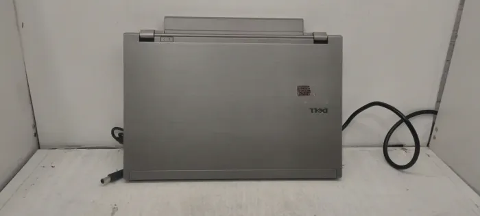 Ноутбук Dell Latitude E4310 / 13.3" (1366x768) TN / Intel Core i5-520M (2 (4) ядра по 2.4 - 2.93 GHz) / 4 GB DDR3 / 250 GB HDD / Intel HD Graphics / WebCam б/в - зображення 6