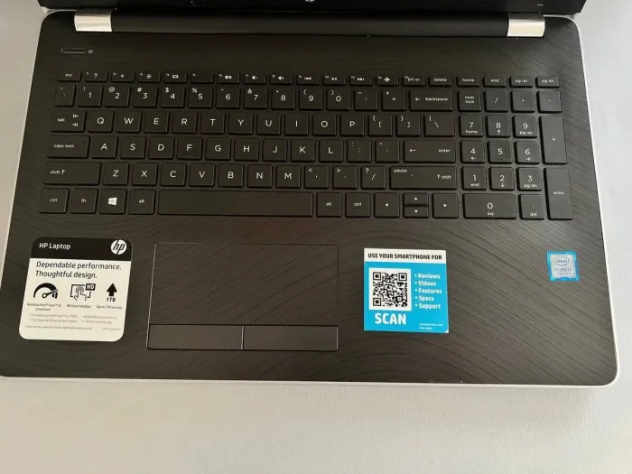 Ноутбук HP 15-bsO60wm / 15.6" (1366x768) TN / Intel Core i3-7100U (2 (4) ядра по 2.4 GHz) / 8 GB DDR4 / 240 GB SSD / Intel HD Graphics 620 / WebCam б/в - зображення 3