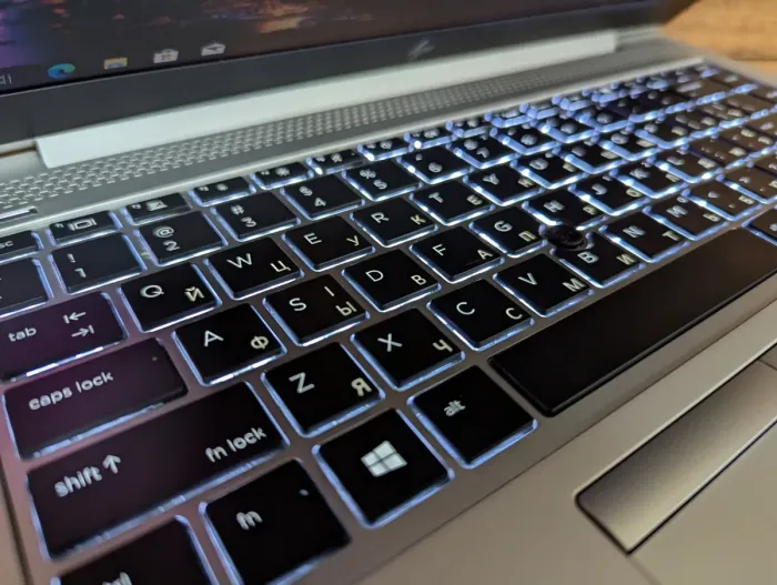 Ультрабук HP EliteBook 840 G5 / 14" (1920x1080) IPS / Intel Core i7-8650U (4 (8) ядра по 1.9 - 4.2 GHz) / 8 GB DDR4 / 256 GB SSD / Intel UHD Graphics 620 / WebCam / TouchID / Windows 10 б/в - зображення 6