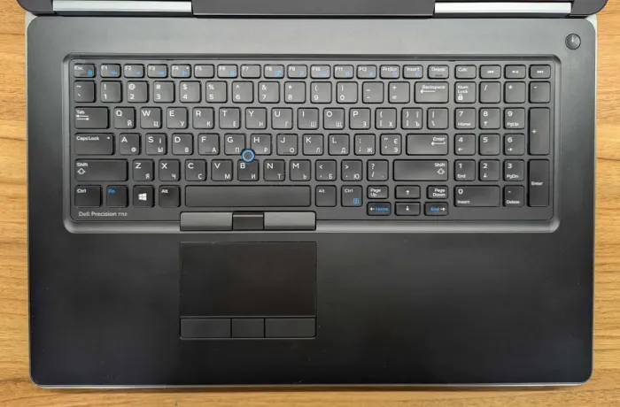 Мобільна робоча станція Dell Precision 7710 / 17.3" (3840x2160) IPS / Intel Core i7-6820HQ (4 (8) ядра по 2.7 - 3.6 GHz) / 64 GB DDR4 / 1000 GB SSD / nVidia Qua 256-bit / WebCam / Windows 10 б/в - зображення 3