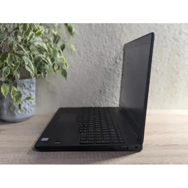 Ноутбук Dell Latitude 5590 / 15.6" (1920x1080) TN / Intel Core i5-8350U (4 (8) ядра по 1.7 - 3.6 GHz) / 16 GB DDR4 / 256 GB SSD / nVidia GeForce MX130, 2 GB GDDR5, 64-bit / WebCam б/в - зображення 6