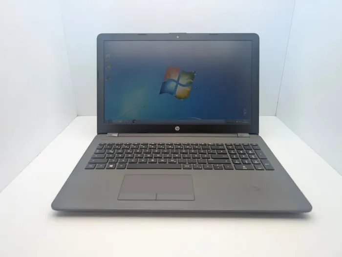 Ноутбук HP Pavilion 255 G6 / 15.6" (1366x768) TN / AMD E2-9000e (2 ядра по 1.5 - 2.0 GHz) / 4 GB DDR4 / 256 GB SSD / AMD Radeon R2 Graphics / WebCam б/в - зображення 2