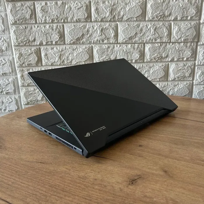 Ігровий ноутбук Asus ROG Zephyrus GU502LV / 15.6" (3840x2160) IPS / Intel Core i7-10750H (6 (12) ядер по 2.6 - 5.0 GHz) / 16 GB DDR4 / 1000 GB SSD / nVidia GeForce RTX 2060, 6 GB GDDR6, 192-bit б/в - зображення 6