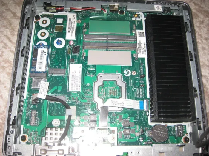 Неттоп Б-клас HP t630 Thin Client USFF / AMD G-Series GX-420GI (4 ядра по 2.0 - 2.2 GHz) / 4 GB DDR4 / 16 GB SSD / AMD Radeon R7E / Win 10 б/в - зображення 4