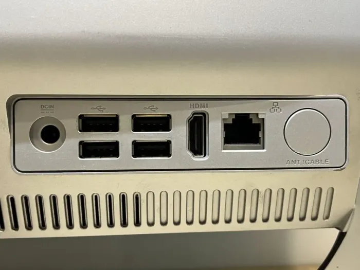 Моноблок Б-клас Asus ET2011AUKB / 20" (1600x900) TN / AMD E-450 (2 ядра по 1.66 GHz) / 8 GB DDR3 / 120 GB SSD / AMD Radeon HD 6320 Graphics / WebCam б/в - зображення 4