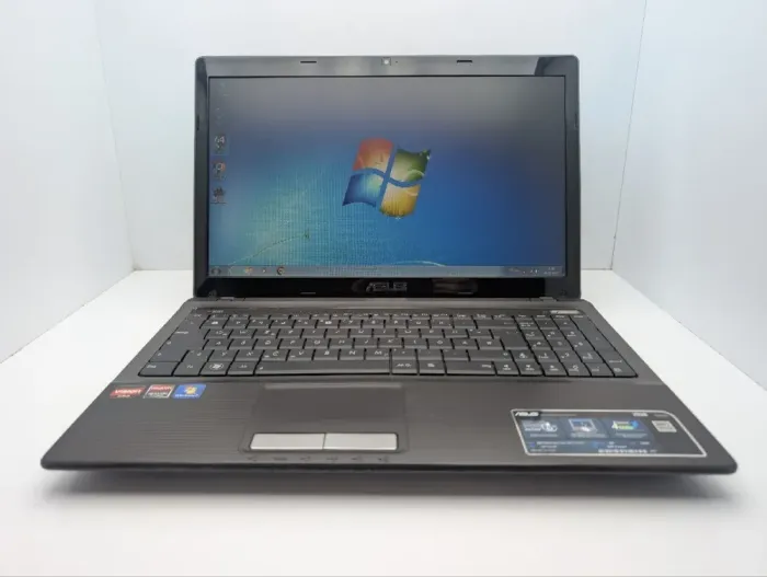 Ноутбук Asus X53B / 15.6" (1366x768) TN / AMD E-350 (2 ядра по 1.6 GHz) / 6 GB DDR3 / 120 GB SSD / AMD Radeon HD 6310 Graphics / WebCam / DVD-ROM б/в - зображення 2